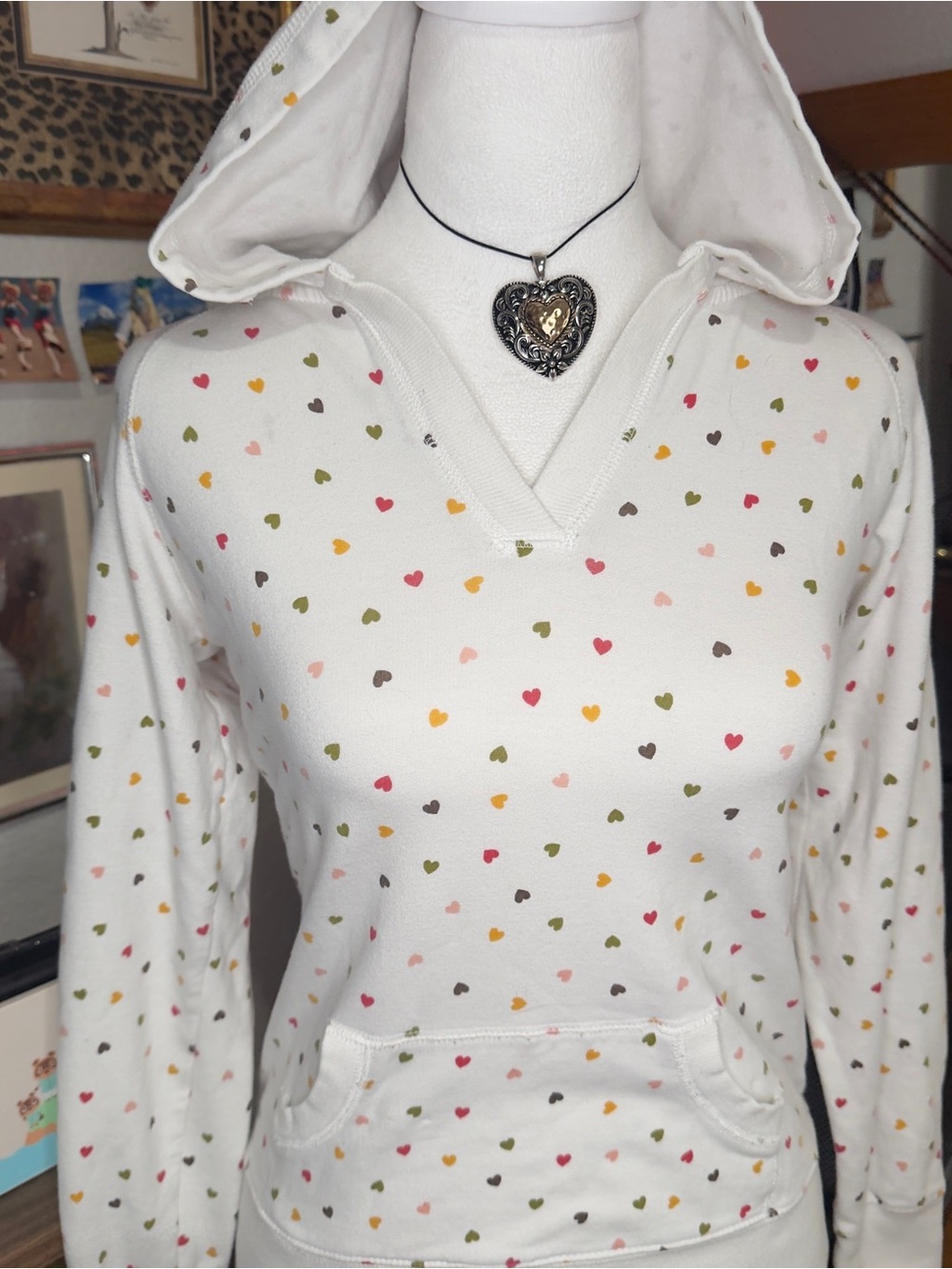 Y2K Women’s Heart-Print Hooded Pullover Sweatshirt - White - Picture 8 of 10